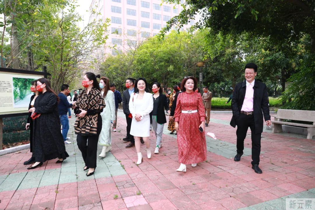汕头市美容美发整形行业协会赴荣誉会长单位——金发拉比交流学习 图片-9