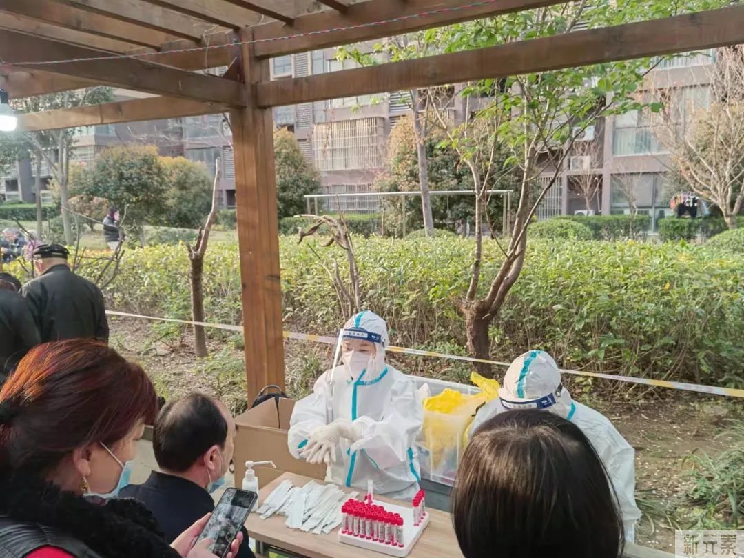 同心抗疫 共担风雨 