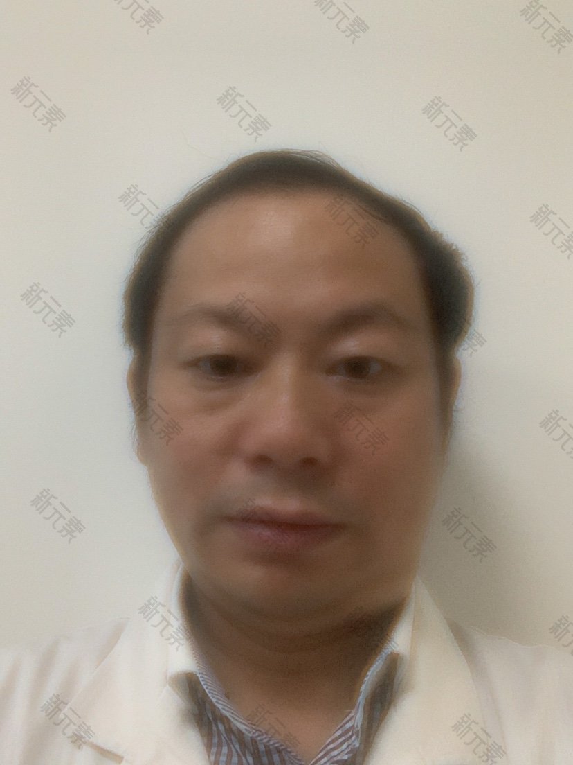 何强