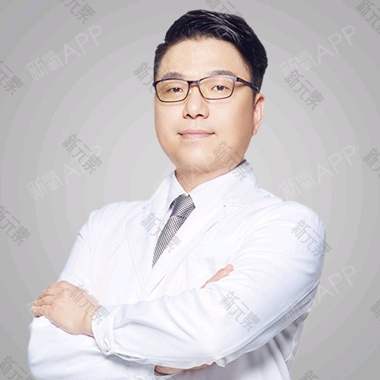 裴柄万 头像